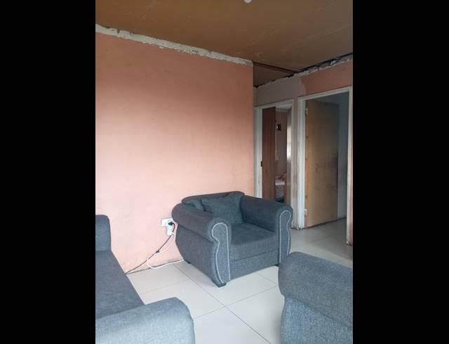 2 BEDROOM HOUSE FOR SALE IN UMLAZI Y